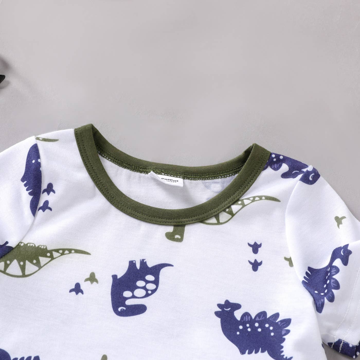 2pcs Baby Boy All Over Dinosaur Tee Shorts Set